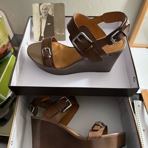 Wedge brown